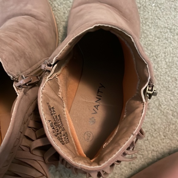 Vanity | suede fringe ankle boots | size 9 - Picture 2 of 8